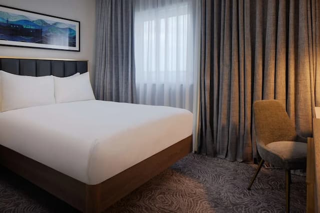 DoubleTree by Hilton London Angel Kings Cross-Room, 1 Double Bed-5
