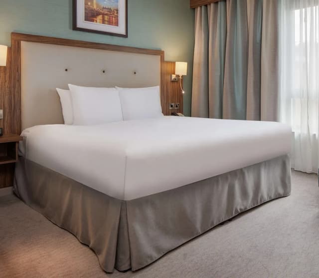 DoubleTree by Hilton London Angel Kings Cross-Room, 1 Queen Bed-3