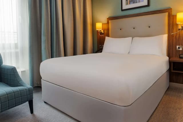 DoubleTree by Hilton London Angel Kings Cross-Room, 1 Queen Bed-9