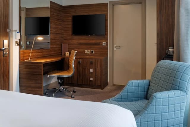 DoubleTree by Hilton London Angel Kings Cross-Room, 1 Queen Bed-8
