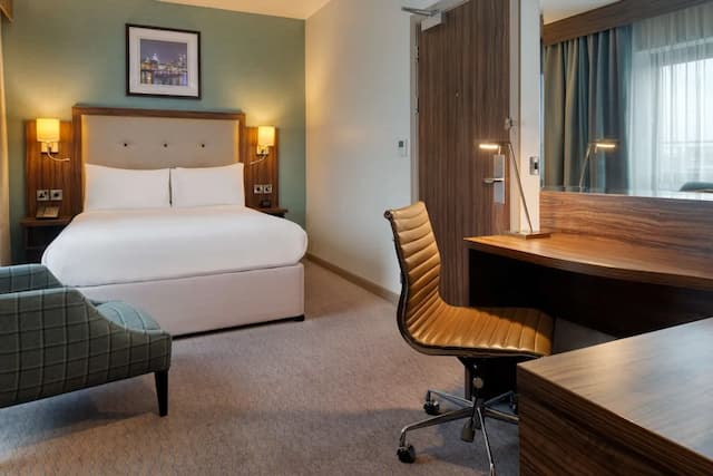 DoubleTree by Hilton London Angel Kings Cross-Room, 1 Queen Bed-10