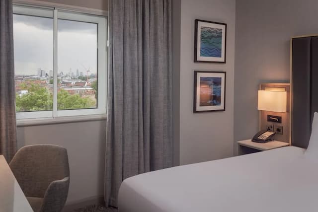 DoubleTree by Hilton London Angel Kings Cross-Room, 1 King Bed-1