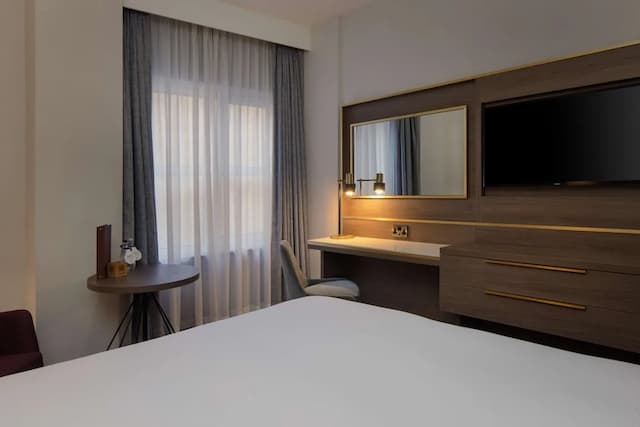 DoubleTree by Hilton London Angel Kings Cross-Deluxe Room, 1 Queen Bed-5