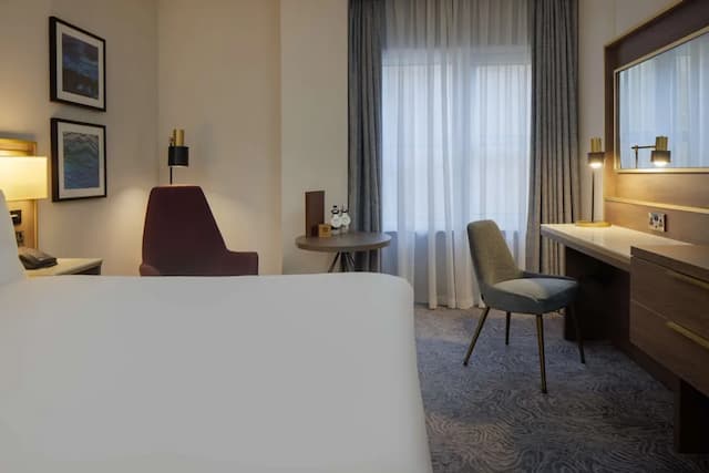DoubleTree by Hilton London Angel Kings Cross-Deluxe Room, 1 Queen Bed-7