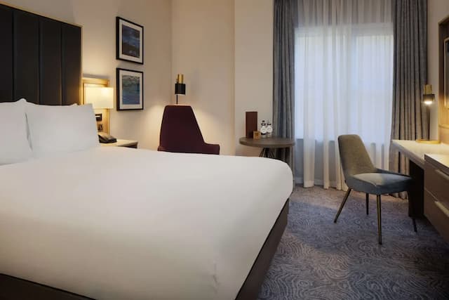DoubleTree by Hilton London Angel Kings Cross-Deluxe Room, 1 Queen Bed-6