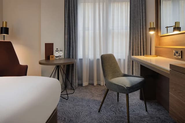 DoubleTree by Hilton London Angel Kings Cross-Deluxe Room, 1 Queen Bed-4