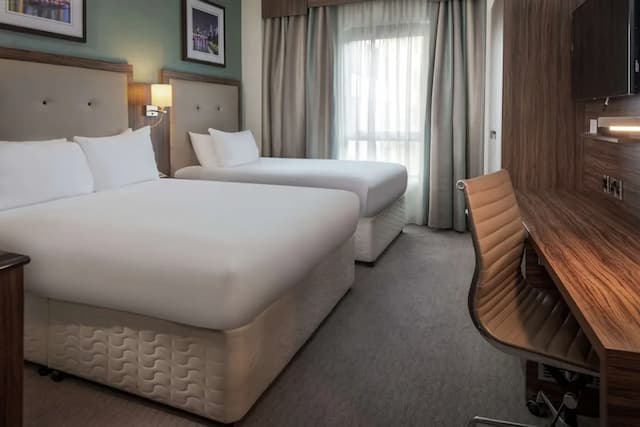 DoubleTree by Hilton London Angel Kings Cross-Deluxe Room, Double and Single Bed-2