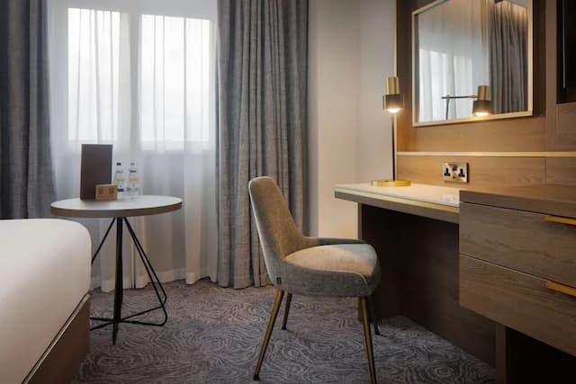 DoubleTree by Hilton London Angel Kings Cross-Executive Room, 1 King Bed-3