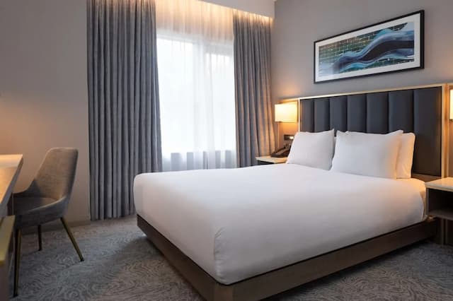 DoubleTree by Hilton London Angel Kings Cross-Room, 1 Queen Bed, Accessible-2