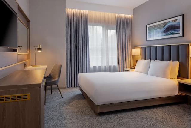 DoubleTree by Hilton London Angel Kings Cross-Room, 1 Queen Bed, Accessible-3