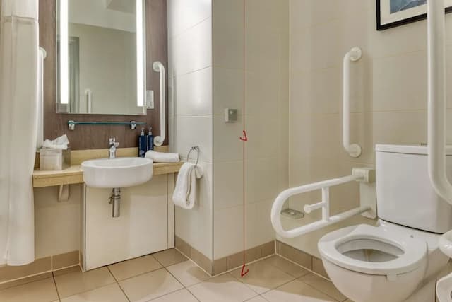 DoubleTree by Hilton London Angel Kings Cross-Room, 1 Queen Bed, Accessible-8