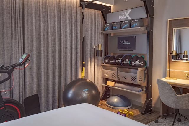 DoubleTree by Hilton London Angel Kings Cross-Room, 1 Queen Bed (Fitness)-5