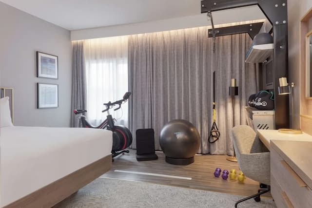 DoubleTree by Hilton London Angel Kings Cross-Room, 1 Queen Bed (Fitness)-2