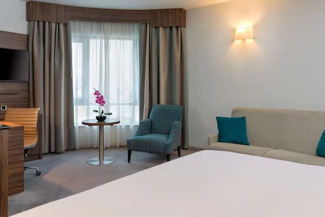 DoubleTree by Hilton London Angel Kings Cross-Junior Suite-2