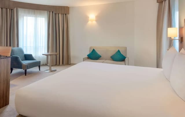 DoubleTree by Hilton London Angel Kings Cross-Junior Suite-5