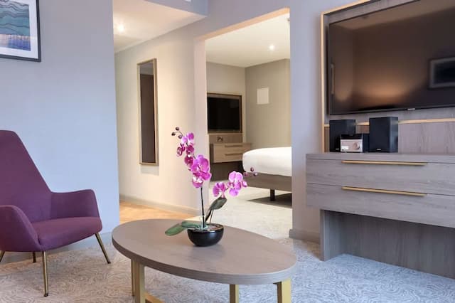 DoubleTree by Hilton London Angel Kings Cross-Suite, 1 Bedroom-6