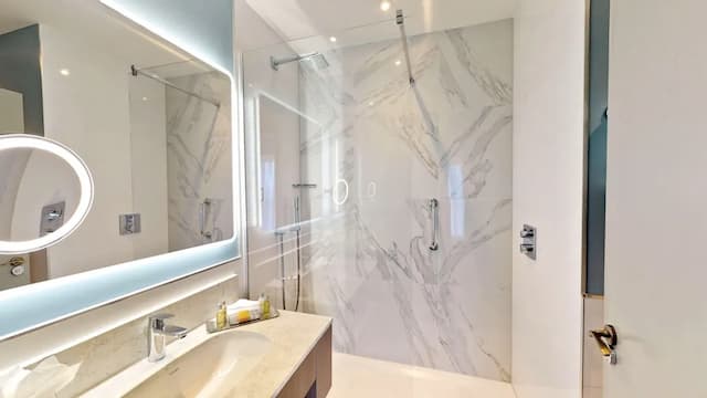 DoubleTree by Hilton London Angel Kings Cross-Suite, 1 Bedroom-8