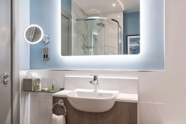 DoubleTree by Hilton London Angel Kings Cross-Suite, 1 Bedroom-11