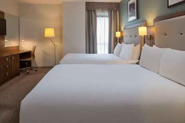 DoubleTree by Hilton London Angel Kings Cross-Deluxe Room, 2 Queen Beds-3