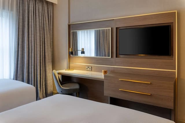 DoubleTree by Hilton London Angel Kings Cross-Superior Room, Multiple Beds-6