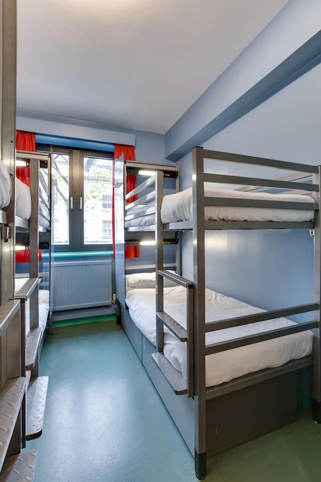 Clink 261 Hostel-Bed in 8-10-bed Mixed Dorm, Shared Bathroom-5