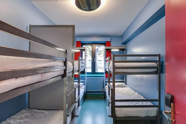 Clink 261 Hostel-Private 6-bed dorm shared facilities-3