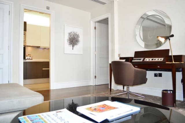 Taj 51 Buckingham Gate, Suites and Residences-Deluxe Suite, 1 Bedroom (Minsters)-6