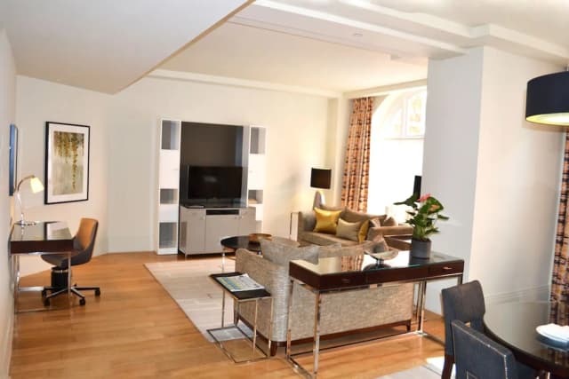 Taj 51 Buckingham Gate, Suites and Residences-Deluxe Suite, 1 Bedroom (Kings)-6