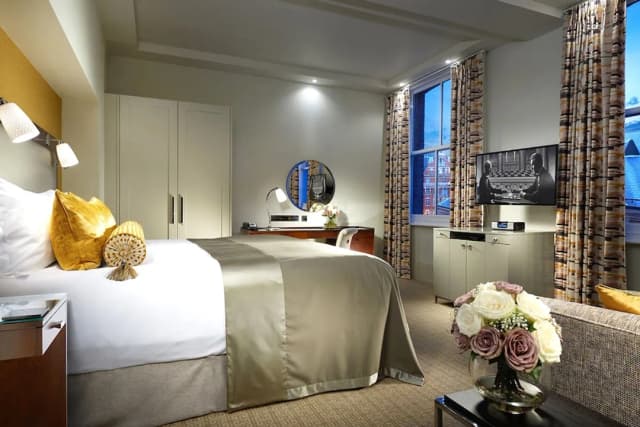 Taj 51 Buckingham Gate, Suites and Residences-Junior Suite (Kings Deluxe)-1