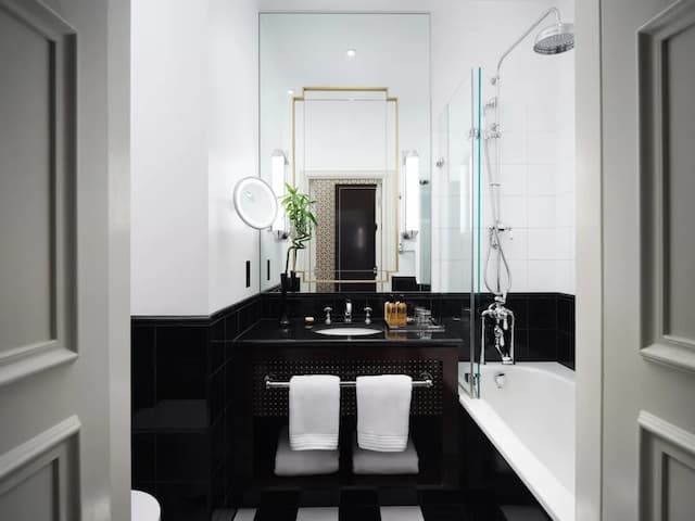 Sofitel London St James-尊荣客房, 1 张特大床 (Luxury Waterloo Place/Pall Mall View)-5