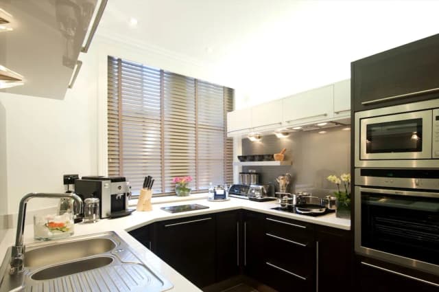 Taj 51 Buckingham Gate, Suites and Residences-Deluxe Suite, 3 Bedrooms (Minsters)-5