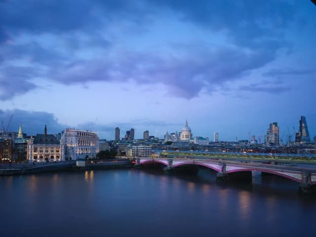 倫敦海洋康坦納勒弗酒店-River View Balcony Suite-1