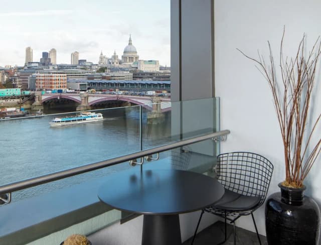 倫敦海洋康坦納勒弗酒店-River View Balcony Suite-6