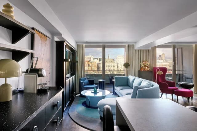 倫敦海洋康坦納勒弗酒店-River View Balcony Suite-4