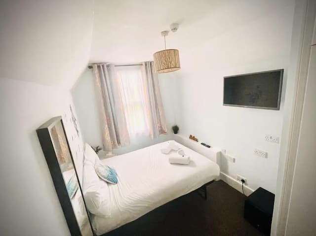 유나이티드 로지 호텔 & 아파트먼트-Cozy Double Room (Shared Bathroom)-6