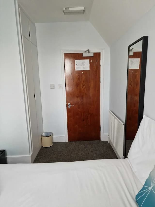 유나이티드 로지 호텔 & 아파트먼트-Cozy Double Room (Shared Bathroom)-7