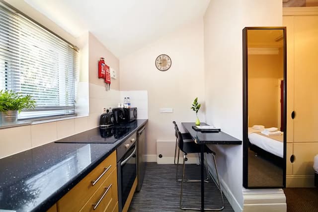 유나이티드 로지 호텔 & 아파트먼트-트리플룸-23