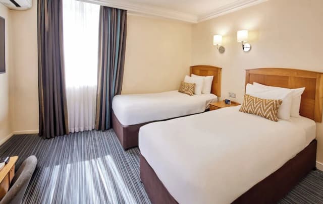 Thistle London Heathrow Terminal 5-Standard Twin Room-1