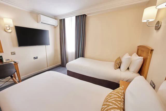 Thistle London Heathrow Terminal 5-Standard Twin Room-5