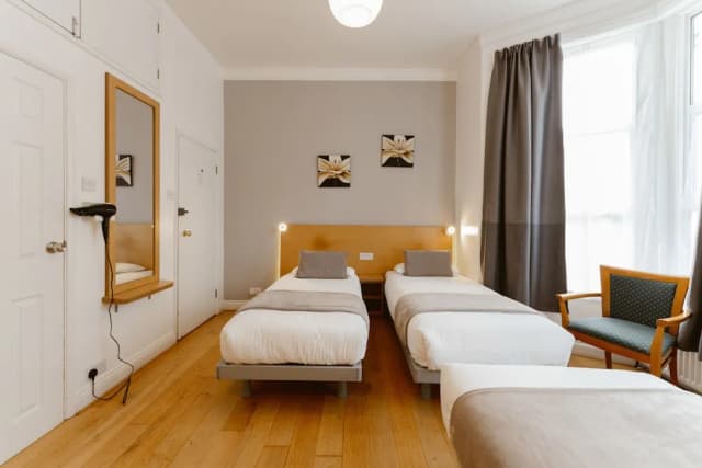 Star Hotel-三人房-4