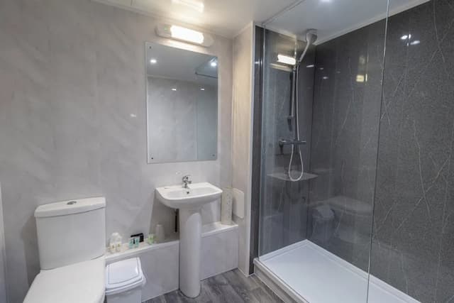 Hampstead Britannia Hotel-Standard Double Room (Without Window)-5