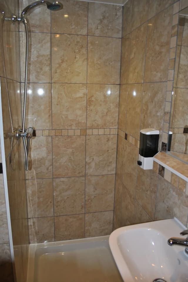 卡爾頓酒店-三人房-8