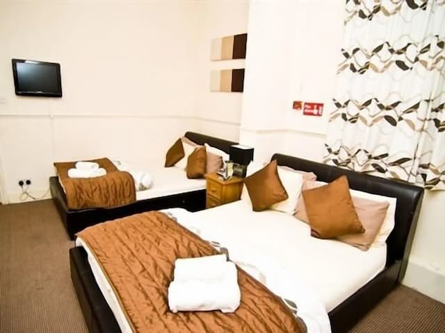 Skylark B&B-Suite, Ensuite (4 Persons)-2