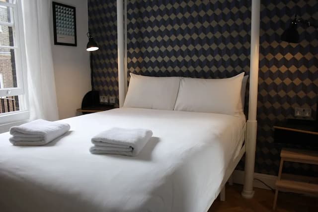 The California - London Kings Cross-Comfort Double Room (Large)-2