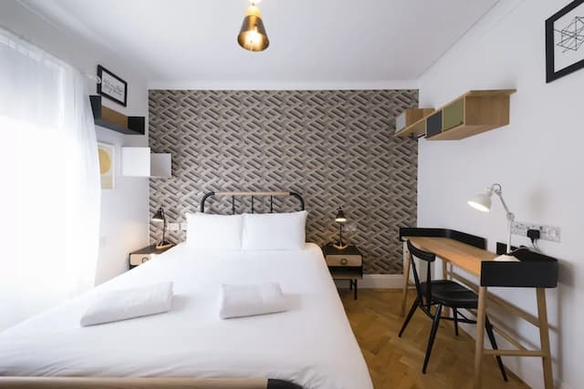 The California - London Kings Cross-Comfort Double Room (Large)-6