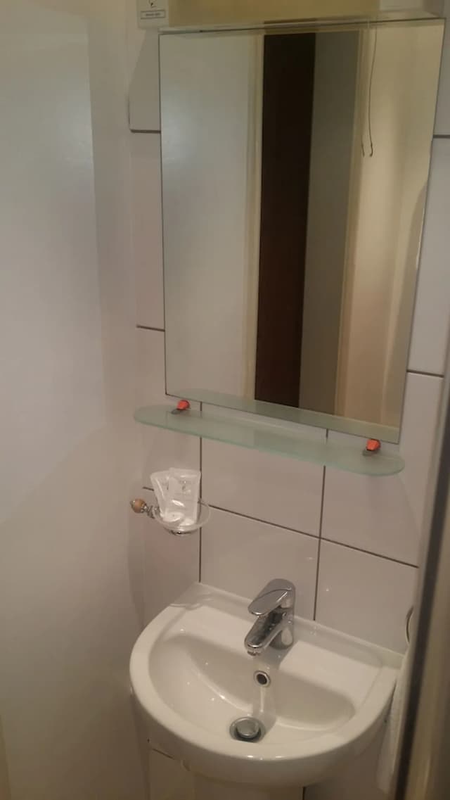 아리바 호텔-트윈룸-3