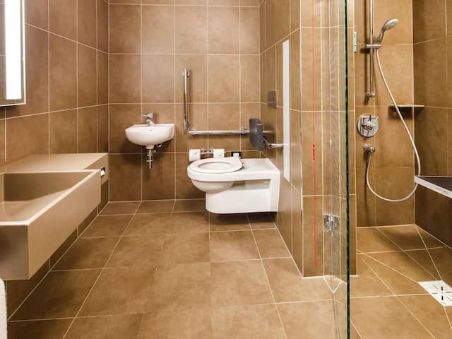 倫敦橋諾富特酒店-高級客房, 1 張加大雙人床及 1 張梳化床, 無障礙-4