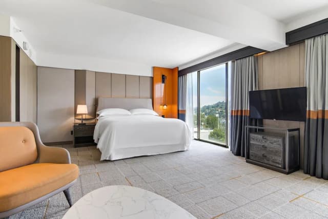 シェラトン ユニバーサル ホテル-スイート キングベッド 1 台ソファーベッド付き-3