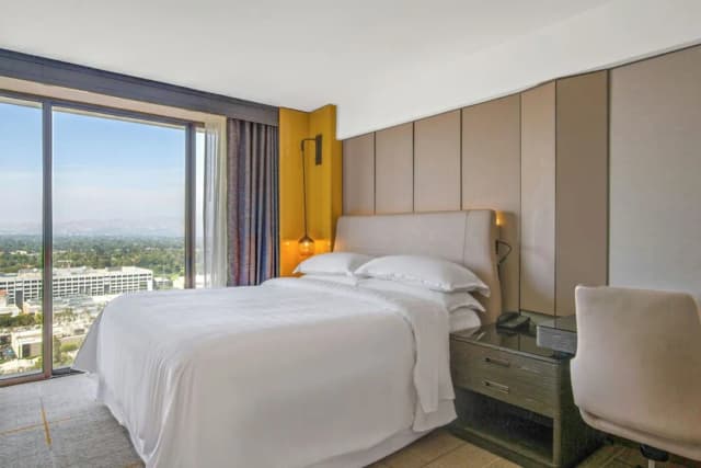 シェラトン ユニバーサル ホテル-トラディショナル ルーム キングベッド 1 台 (Mobility/Hearing Accessible, Tub)-5