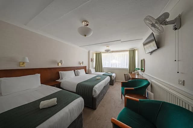 布萊克希斯克拉倫登飯店-三人房 (Crown, 1 Double and 1 Single Beds)-8